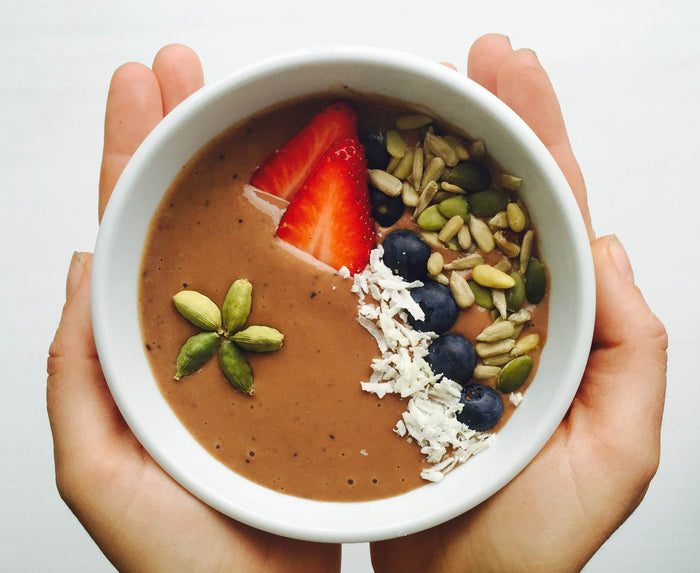 SUPER SPICED CACAO, BANANA & BERRY SMOOTHIE BOWL